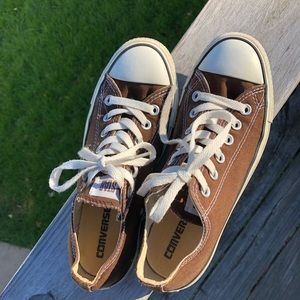Size 8 brown women’s converse allstars